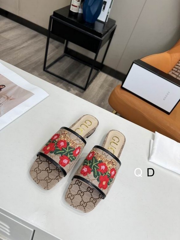 Gucci Women's Slippers 320